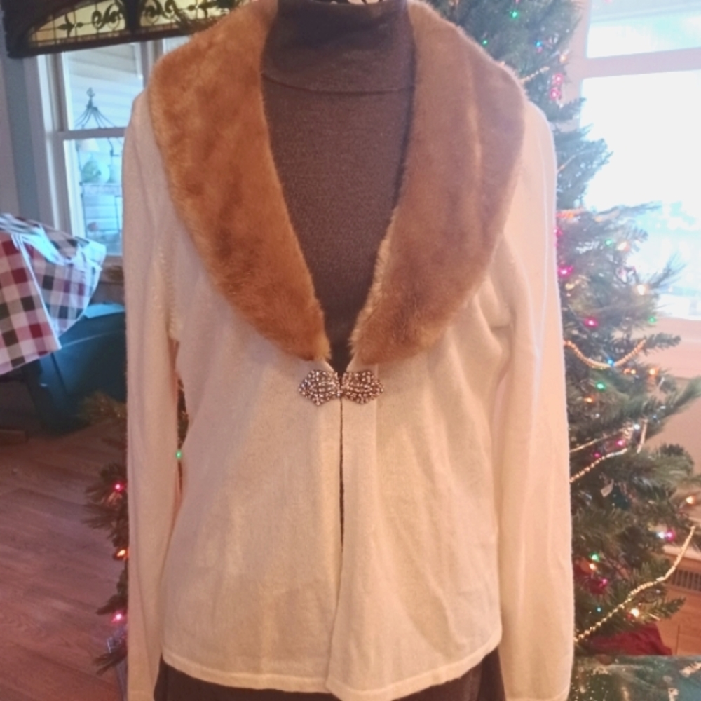 Womans off white cashmere sweater XL